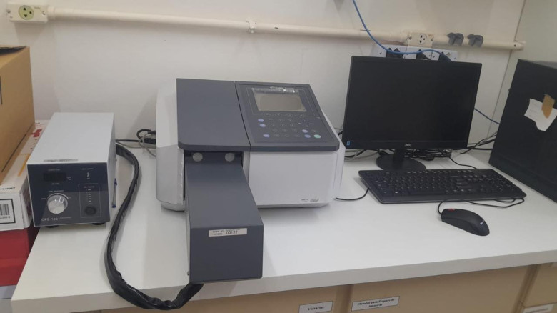 Espectrofotômetro UV-Visível Shimadzu modelo UV-1800
