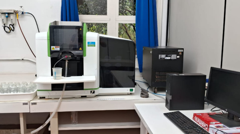 Espectrômetro de Absorção Atômica (AAS) Perkin Elmer, modelo PinAAcle900F