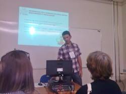 Mestrando Mauri durante apresentação no Seminário