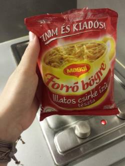 Macarrão Instantâneo - choque de línguas!