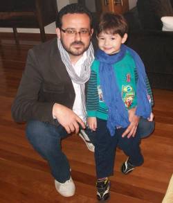 Doglas Lucas (professor e chefe DCJS) com o filho Caetano Pozzobon Lucas