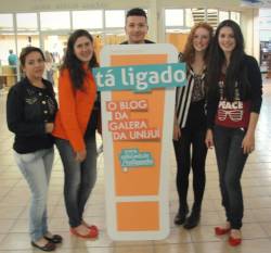 Rosemar Bitencorte Motta, Scheila Nadieje da Silva, Gustavo Schubert, Samantha Heck Muller e Débora Laís Habowski ( Câmpus Santa Rosa)