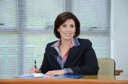 Vice-Reitora, Evelise Berlezi, comemora a aprovação do mestrado pela Capes