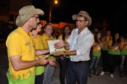 Entrega do certificado ao prefeito de Cansanção