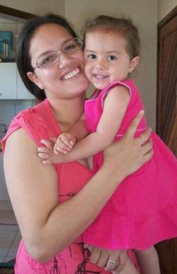 Sabrina da Rocha, Técnico-administrativo DEAG, com sua filha Carolina.