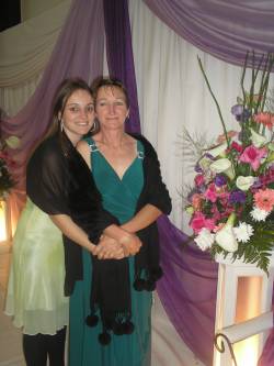 Jéssica Schreiber Boniati, Técnico-administrativo do setor de Controladoria, com a mãe Marli.
