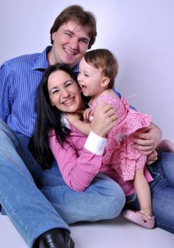 Alline Matick Urnau, Pró-Reitoria Campus Panambi, com a filha Amanda Matick Urnau, e o esposo Leandro Urnau.