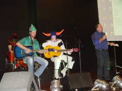 Apresentação de "Os Indescritíveis" foi uma das atrações do evento